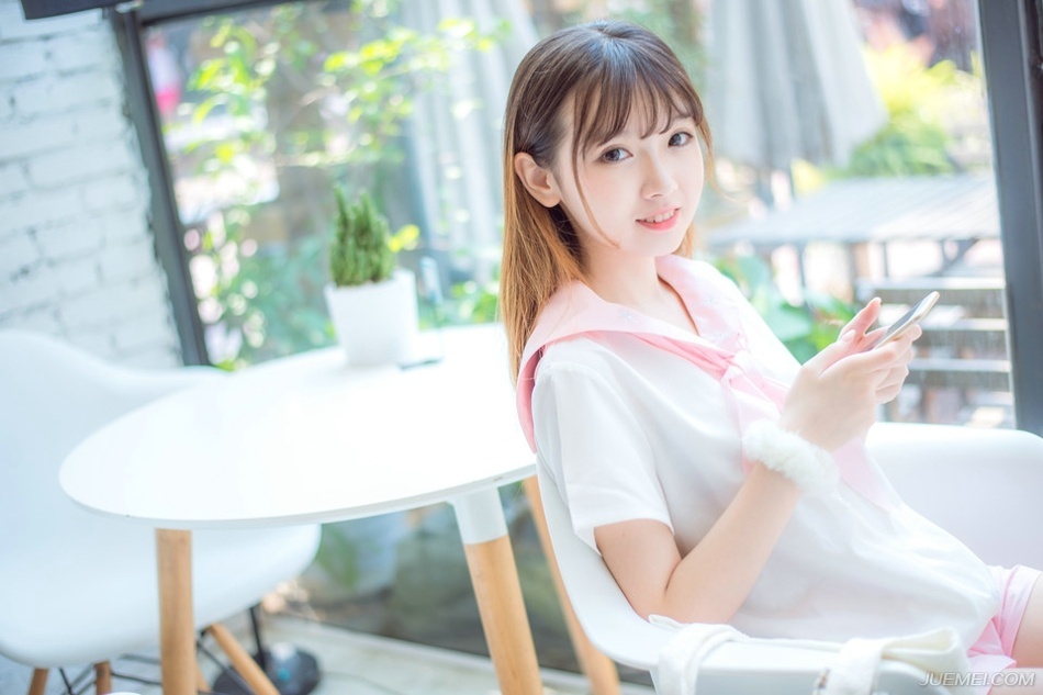 “不可能！”邓贤还未说完，张任已经断然拒绝，他知道邓贤要说什么，但大丈夫有所为有所不为，要他背叛，绝无可能。